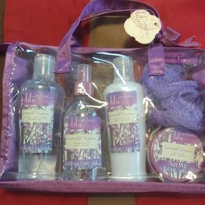 Lila Grace Lavender Vanilla bath set w/ carrybag